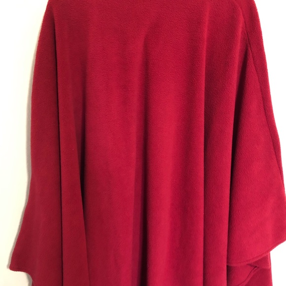 Red fleece cloak - Picture 3 of 3